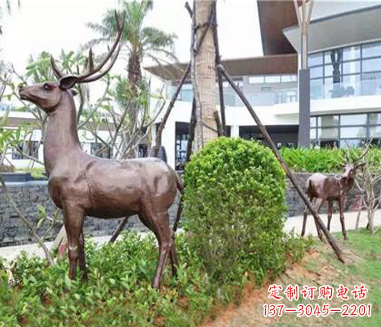 南阳艺术大师铸造的精美梅花鹿雕塑