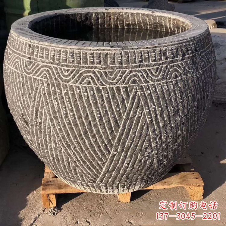 南阳花园石头鱼缸