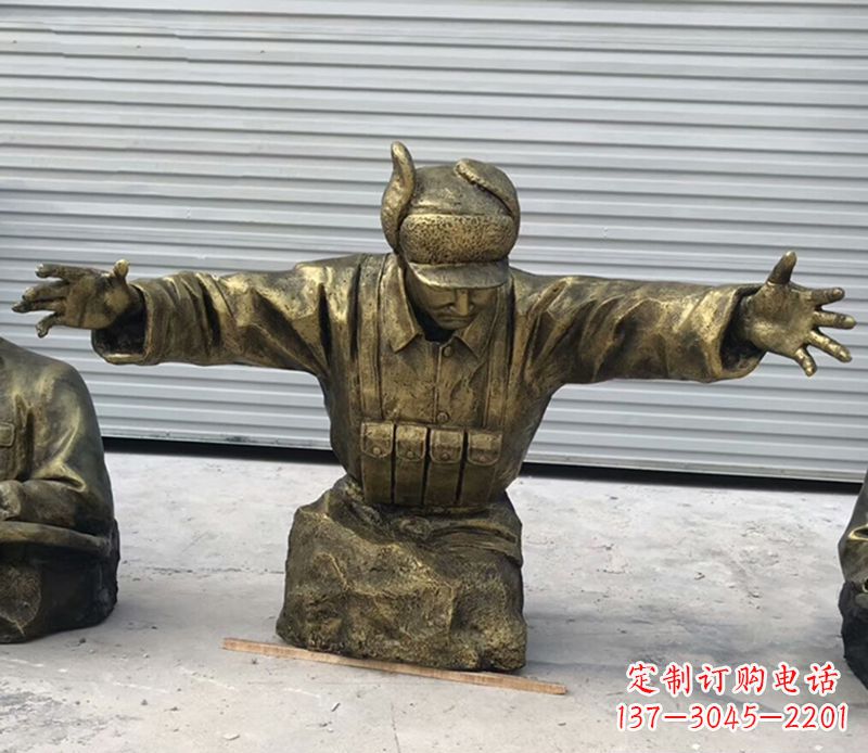 南阳黄继光铜雕是由中领雕塑定制的精致作品。中…