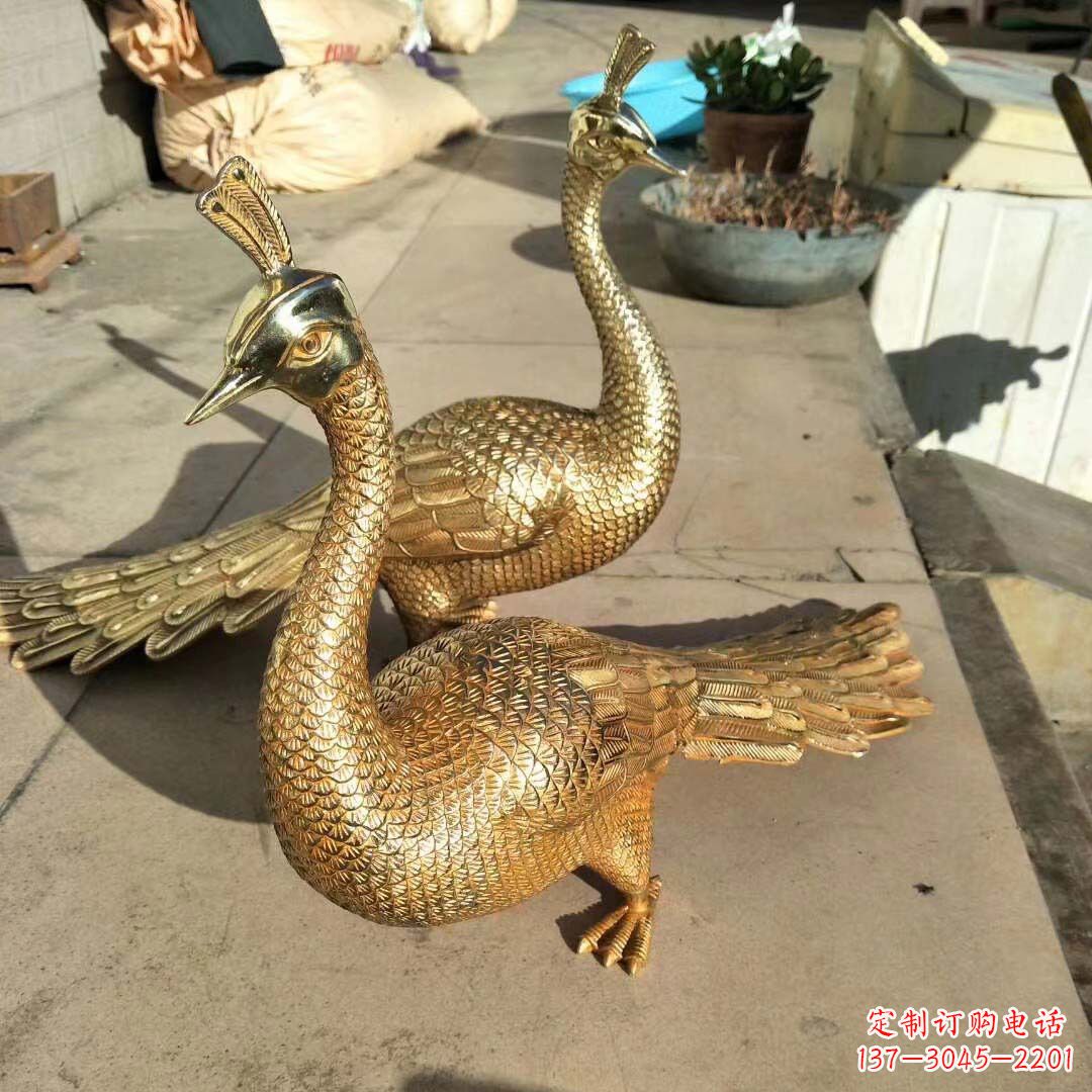 南阳黄铜铸造孔雀雕塑