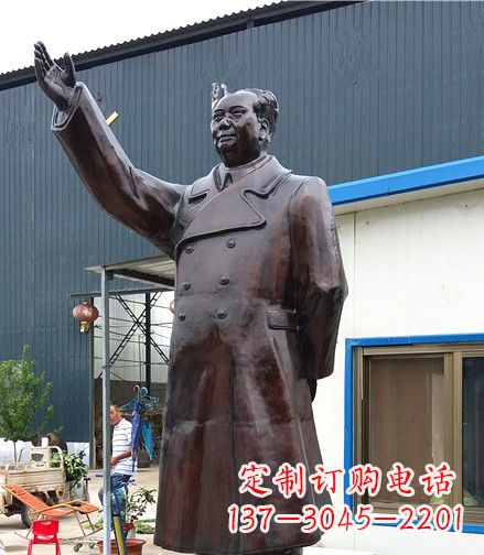南阳铸造精美的挥手毛主席铜雕像