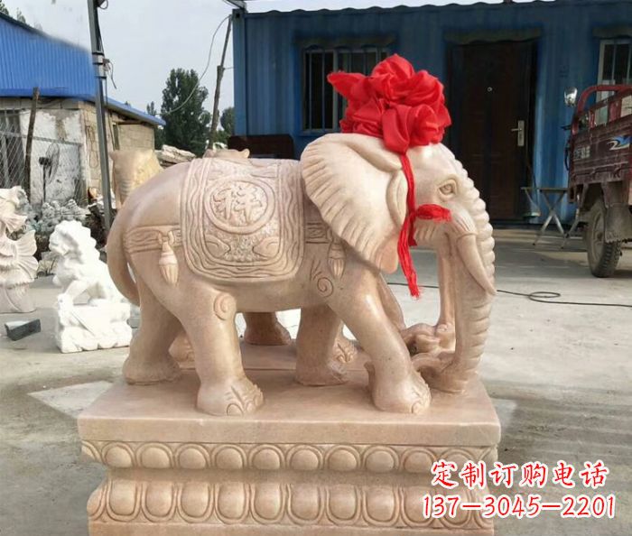 南阳欣赏晚霞红，给家里添大象雕塑
