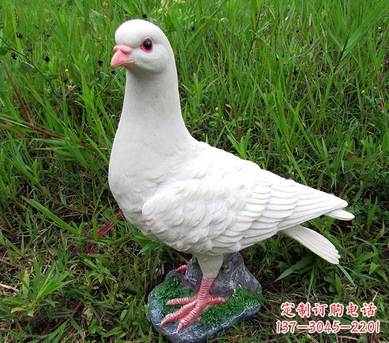 南阳角斗士广场鸽子雕塑,象征勇气和坚毅