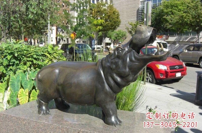 南阳街边河马铜雕