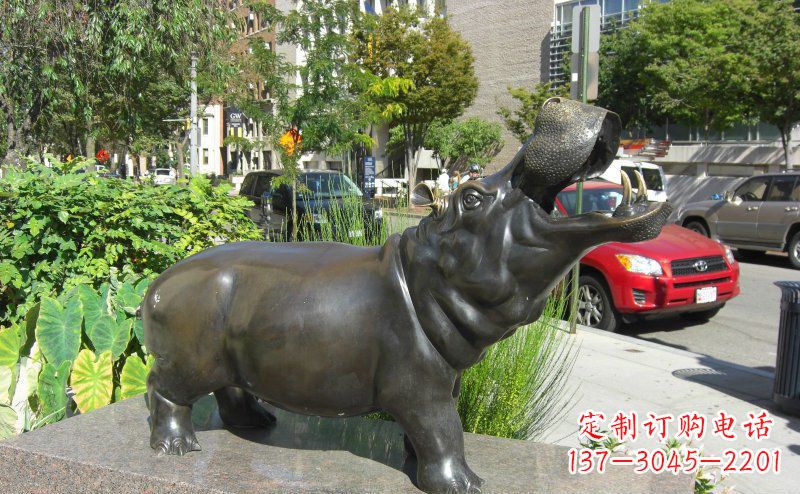 南阳街边河马景观铜雕
