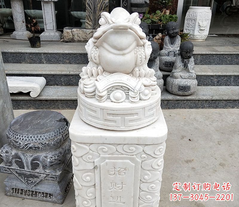 南阳金蟾立柱石动物雕塑