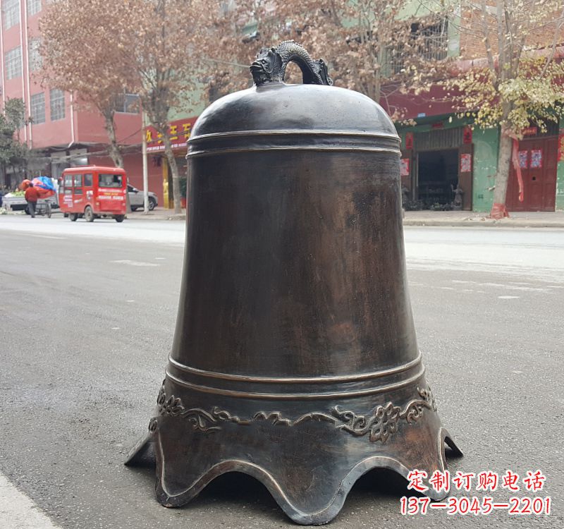 南阳铜钟雕塑:精致美观的景观艺术