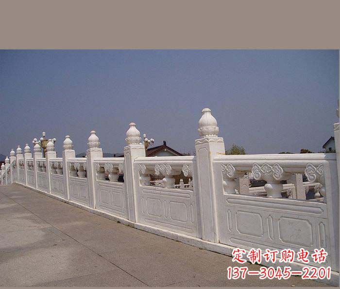 南阳景区创意栏板石雕是由中领雕塑定制制作的一…