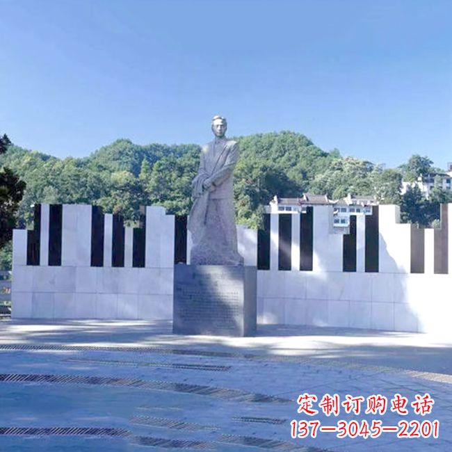南阳景区广场著名音乐家聂耳石雕像