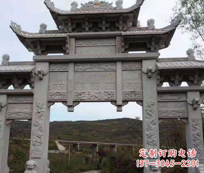 南阳地标性的三门石雕牌坊