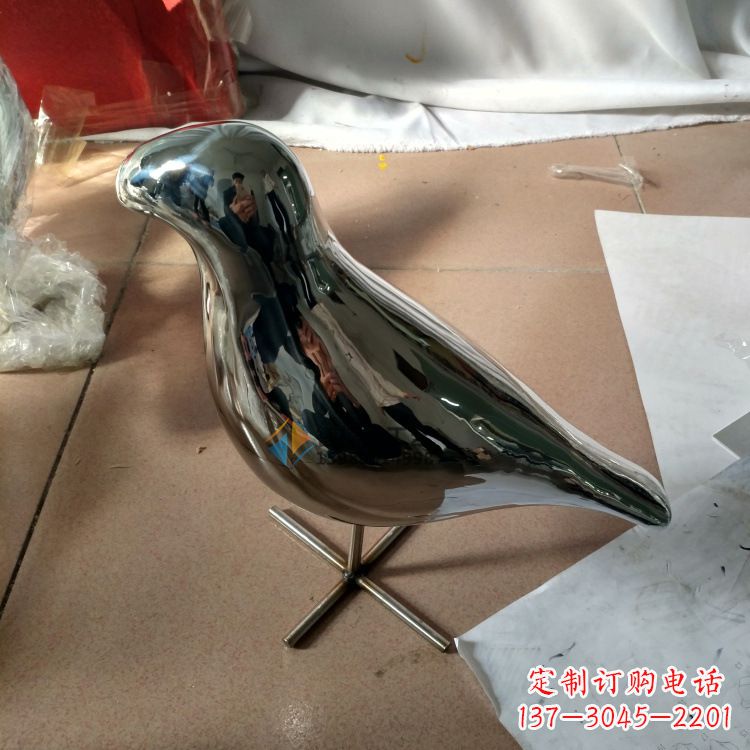 南阳精致现代镜面不锈钢鸽子雕塑