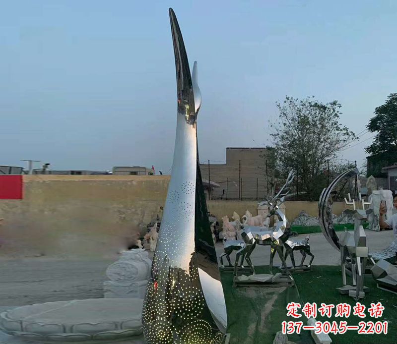 南阳镜面广场不锈钢抽象天鹅雕塑