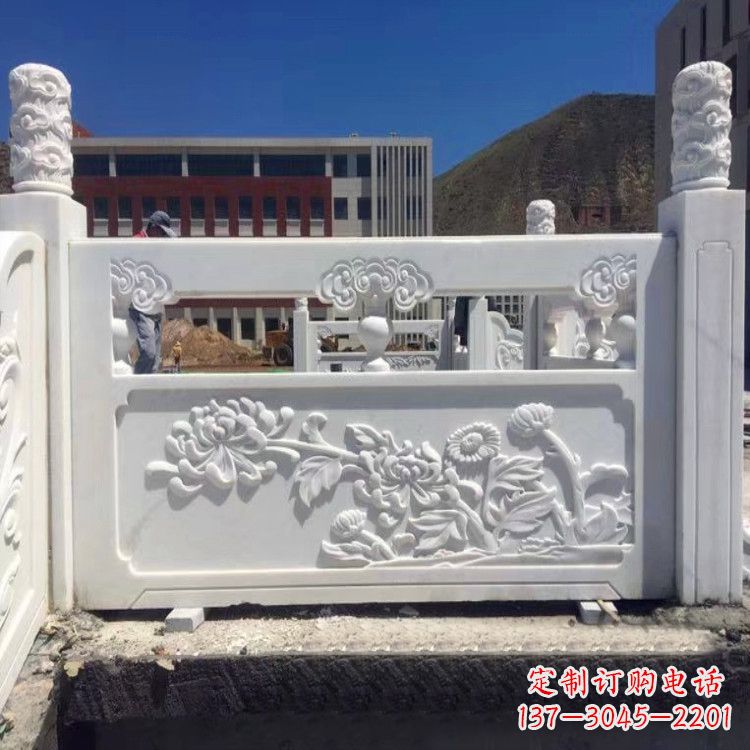 南阳中领雕塑旗下的菊花石栏板雕塑,以其独特的…