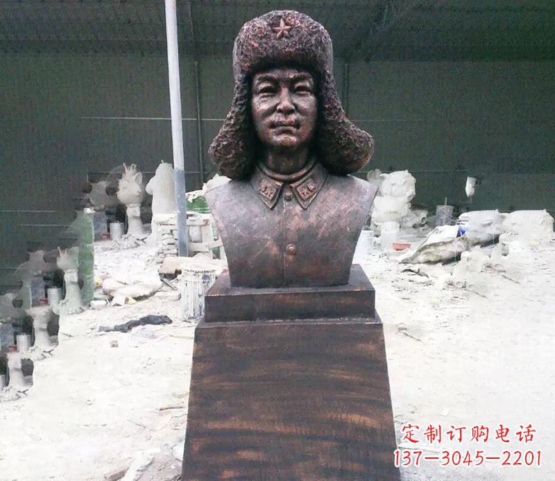 南阳雷锋广场伟人铜雕
