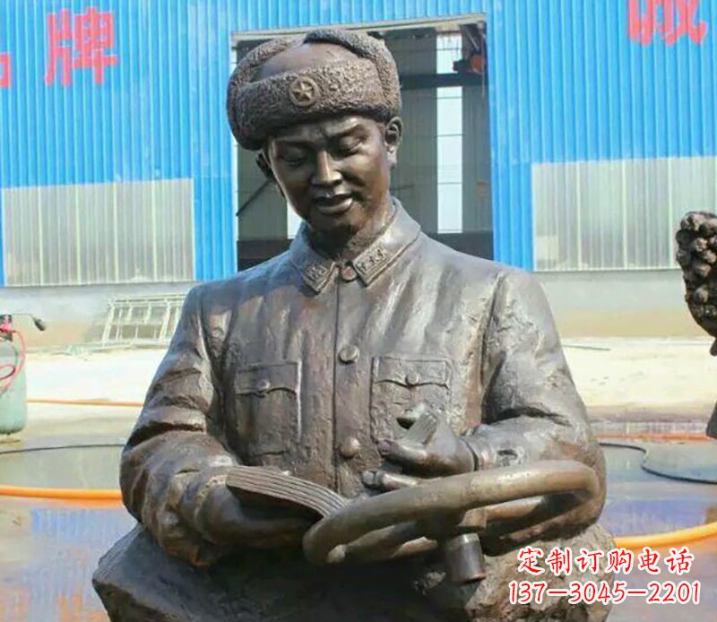 南阳向雷锋致敬!郑州中领雕塑出品:雷锋铜雕