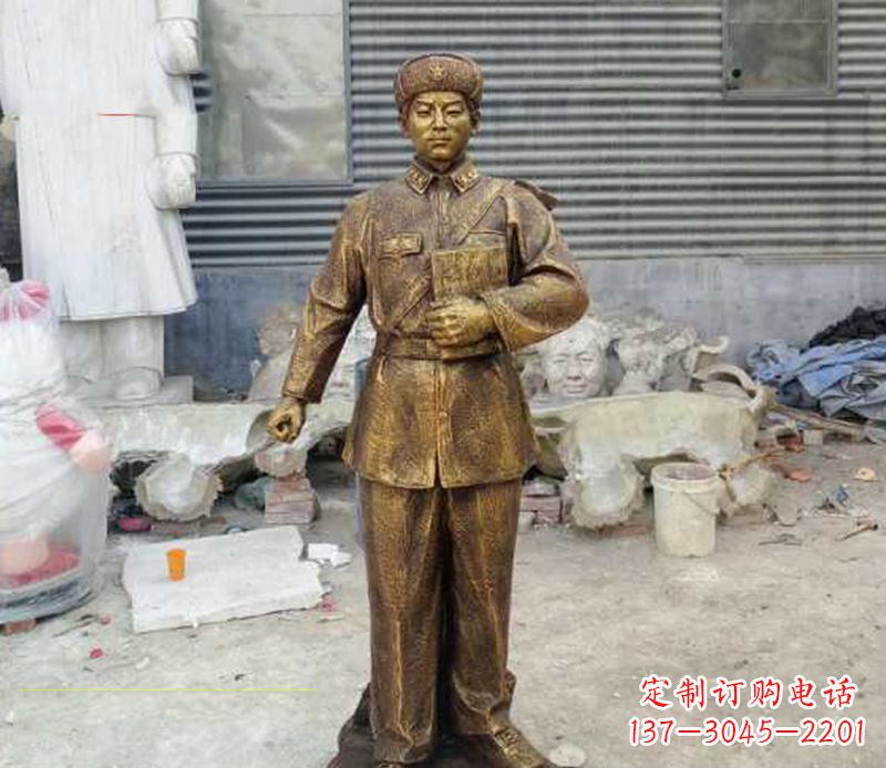 南阳传承爱国精神,让雷锋雕塑永久守护家园