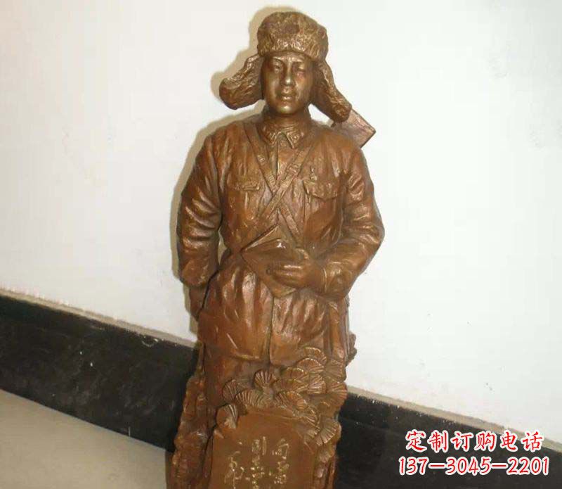 南阳纪念雷锋的精美铜雕