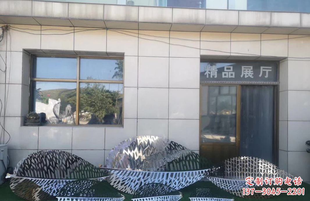 南阳镂空不锈钢树叶雕塑
