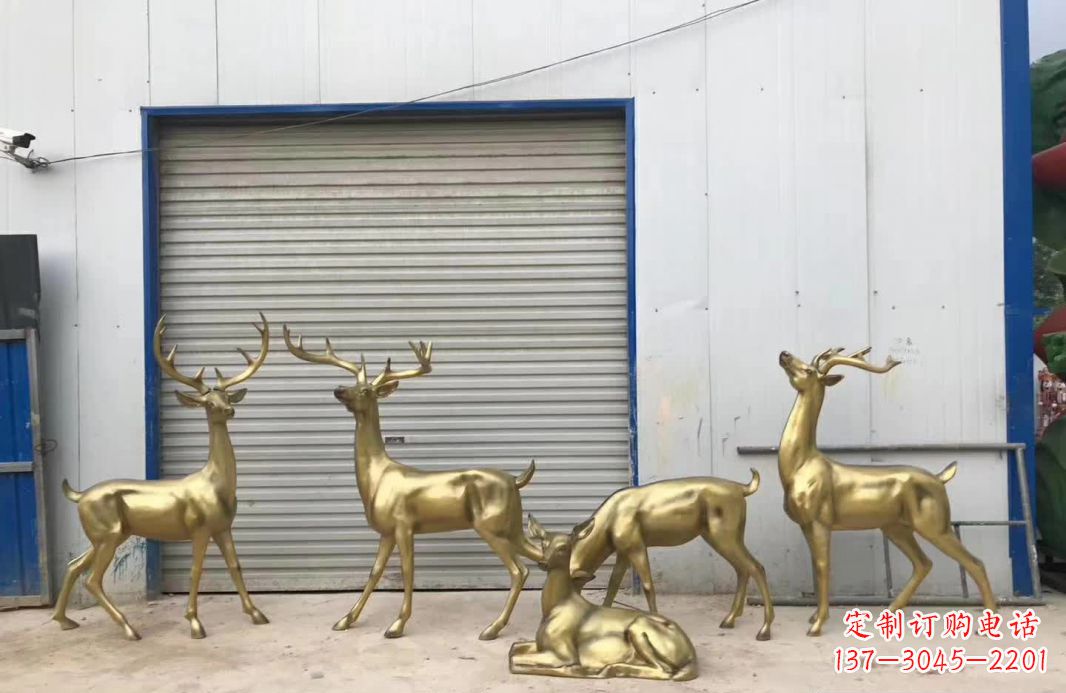 南阳产自中领雕塑的手工鹿群铜雕塑,是一款以鹿…