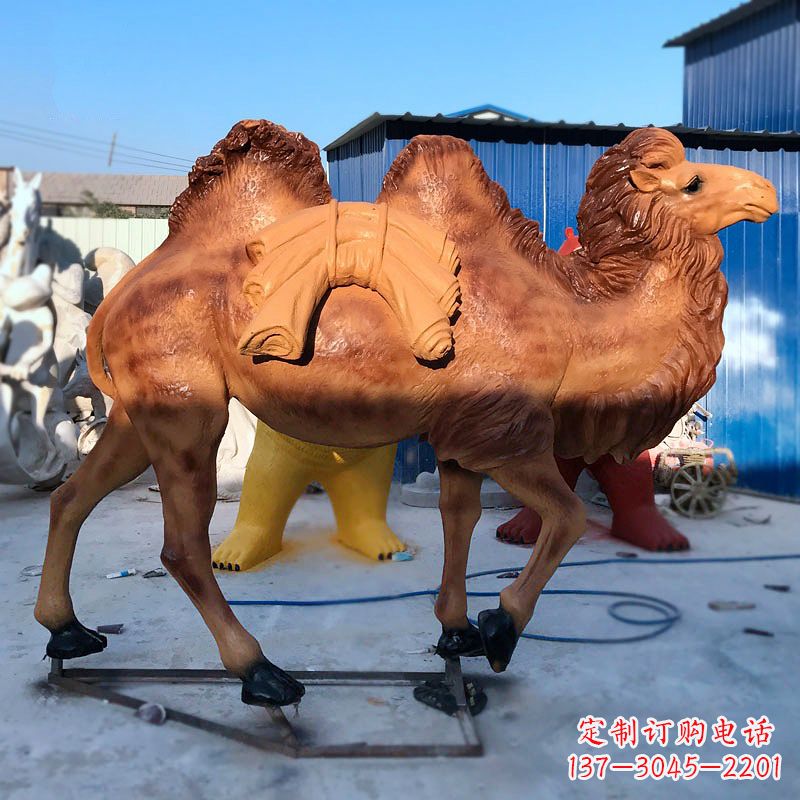 南阳雕刻精美的骆驼玻璃钢仿真雕塑