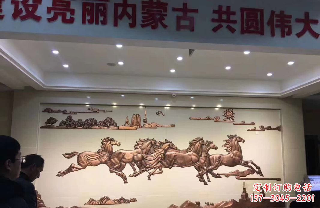 南阳完美展示马到成功的铜马雕塑