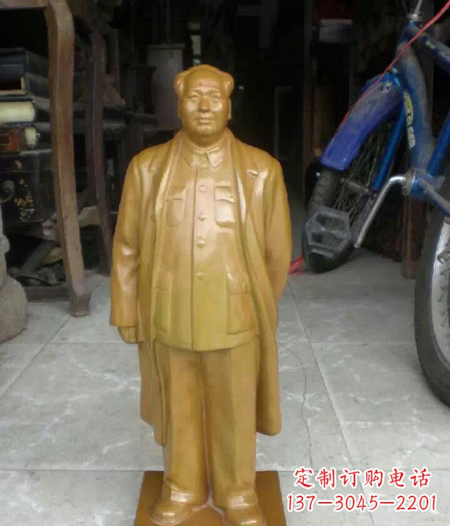 南阳毛主席仿铜雕塑:唤醒历史的记忆