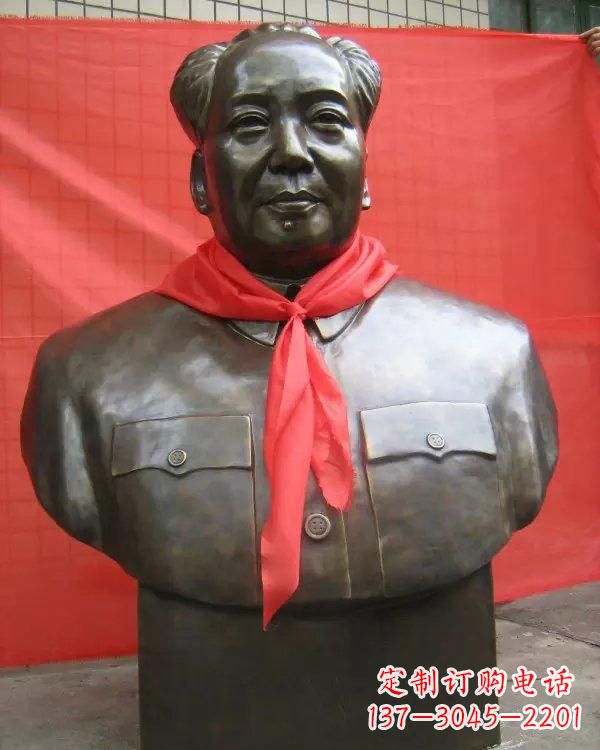 南阳毛主席铜雕像,见证历史的瞬间