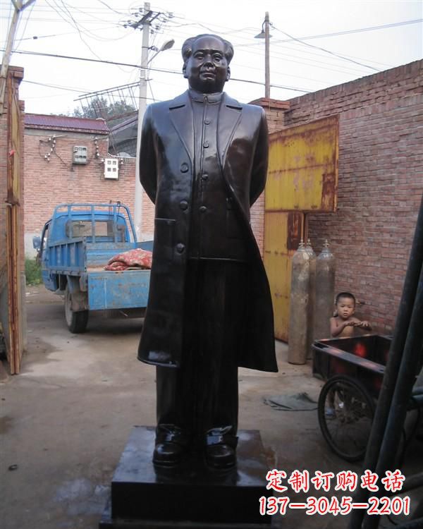 南阳伟大领袖毛泽东铜雕