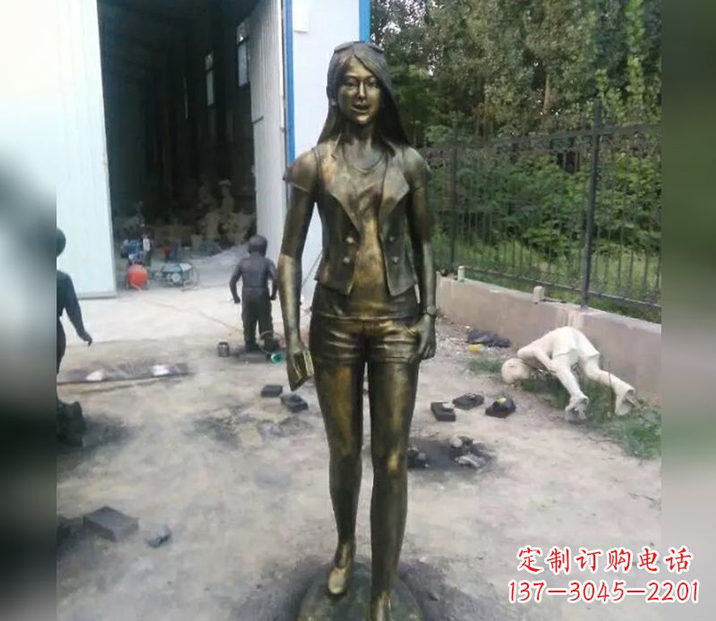 南阳深入人心的美女铜雕
