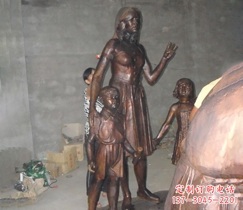 南阳中领雕塑非常荣幸推出一款特别的母亲雕塑,…