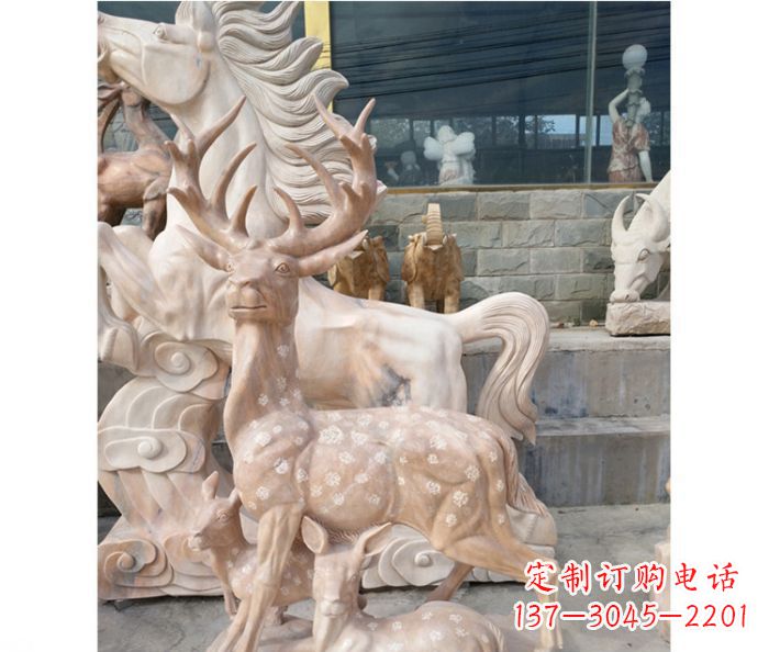 南阳展现自然风采的梅花鹿石雕