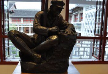 南阳铜雕红军战士纪念雕塑，烈士镌刻永恒记忆