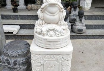 南阳金蟾立柱石动物雕塑