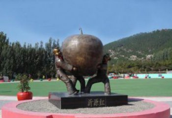南阳苹果融入两岁小孩的生活——公园铜雕