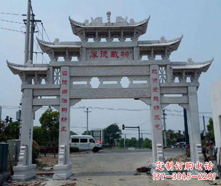 南阳精美多姿的牌楼石雕