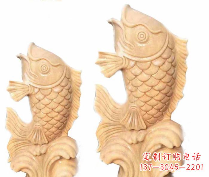 南阳晚霞红石喷水鲤鱼雕塑,灵动悠扬
