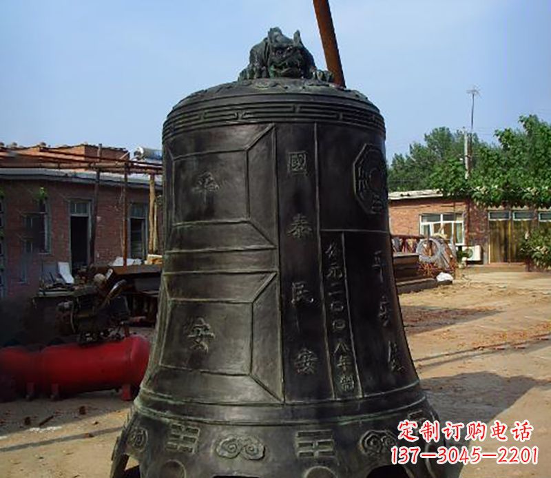 南阳平安国泰,民安铜钟雕塑