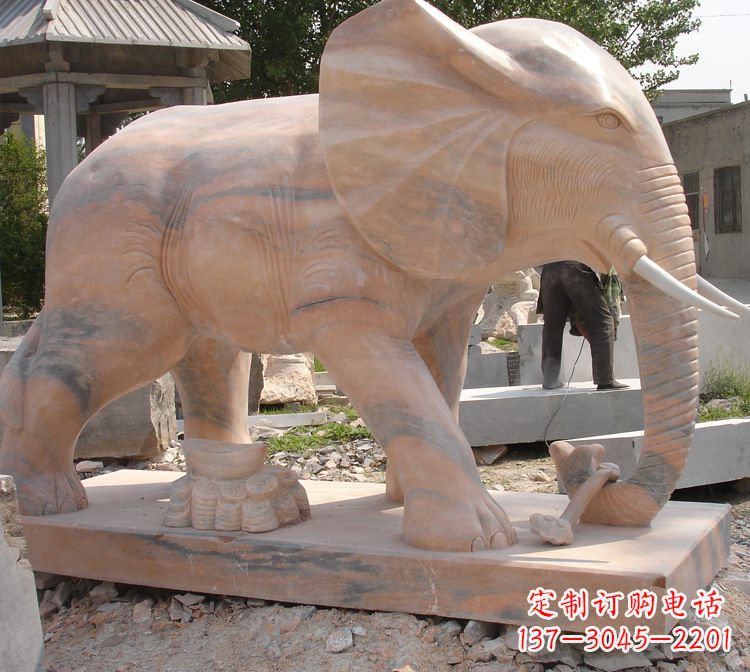 南阳华贵雅致的大象雕塑