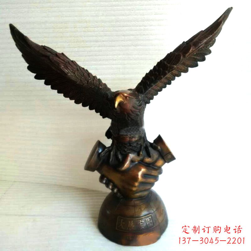 南阳以老鹰为灵感的经典铜鼎