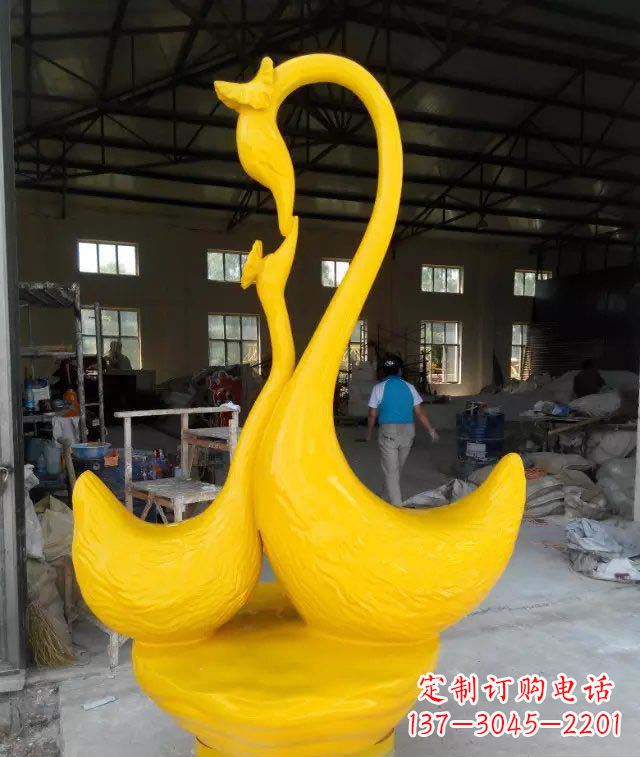 南阳亲亲天鹅玻璃钢动物雕塑