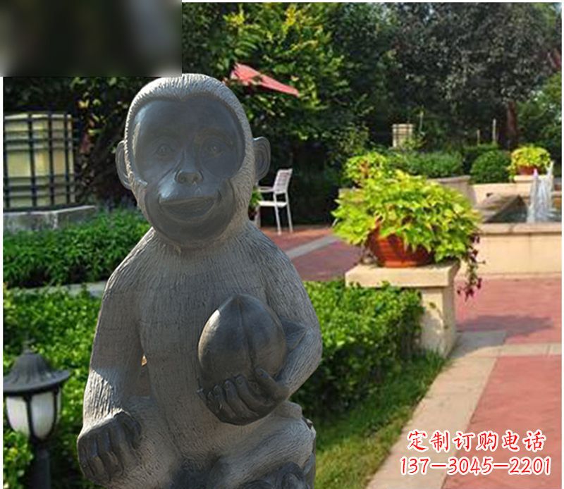 南阳青石抱着桃子的小猴子石雕