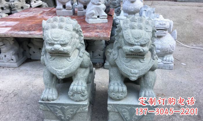 南阳青石踩球狮子看门石雕