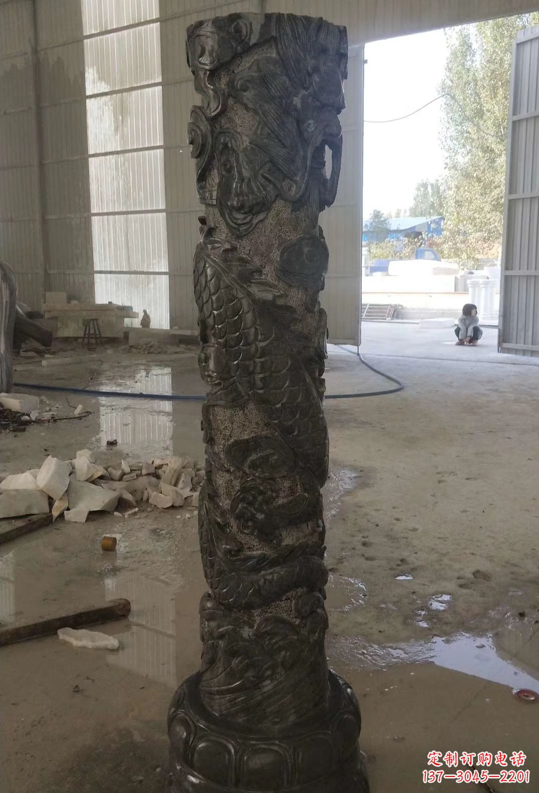 南阳精美的青石龙浮雕柱子