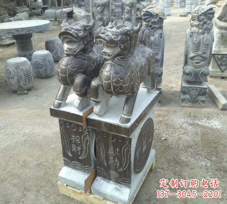 南阳精美的青石门口麒麟雕塑