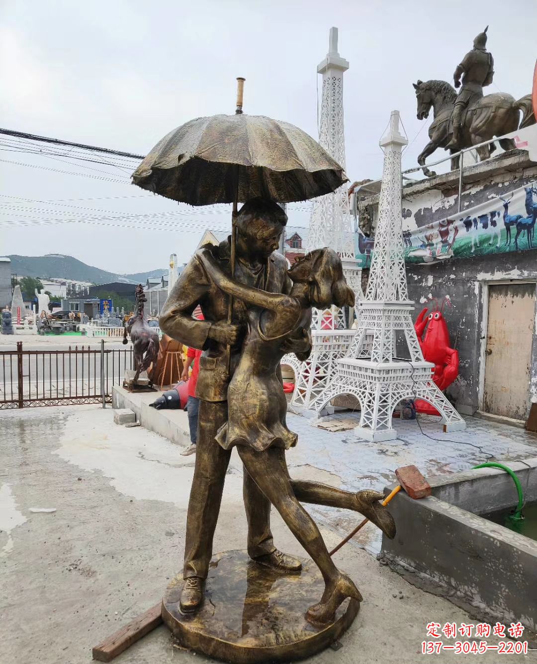 南阳真爱永恒，浪漫情侣铜雕塑