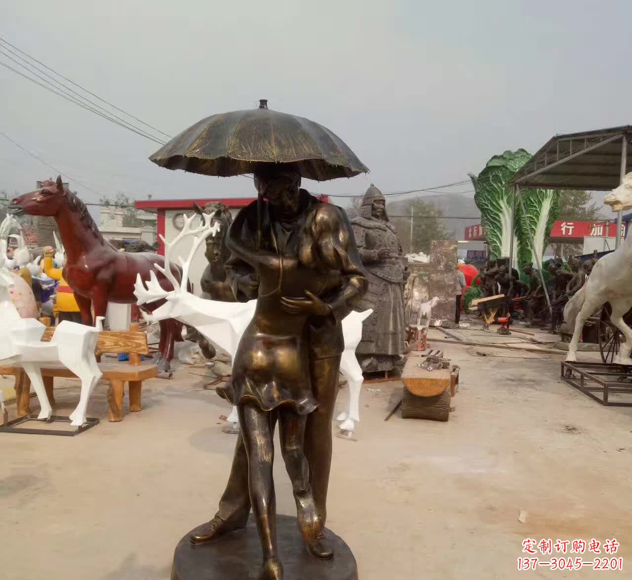 南阳中领雕塑-情侣相拥铜雕,唤醒爱意