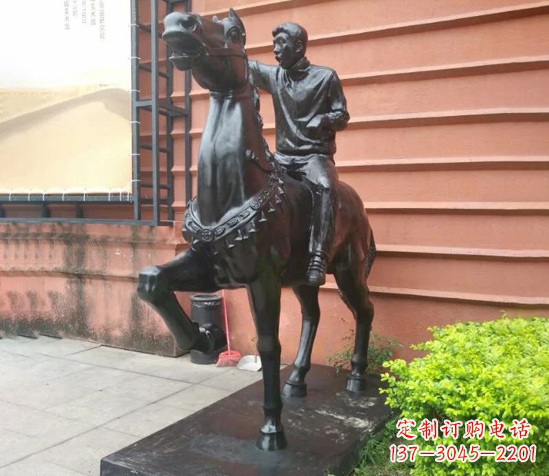南阳独一无二的骑马雕塑