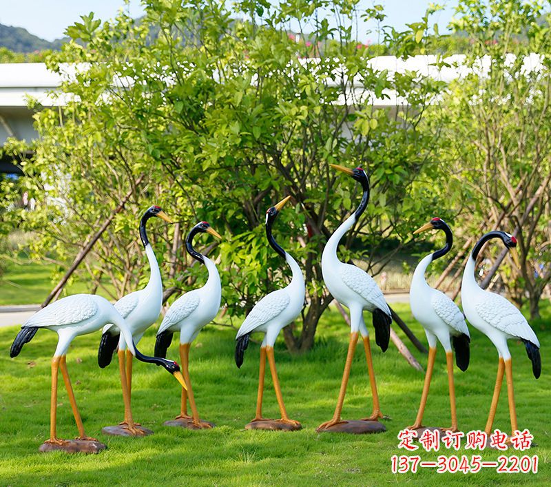 南阳若尔盖草原仙鹤,瑰丽雕塑令人驻足