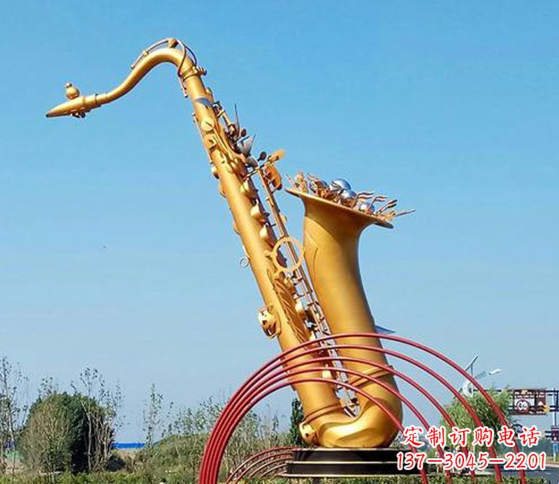 南阳萨克斯景观铜雕