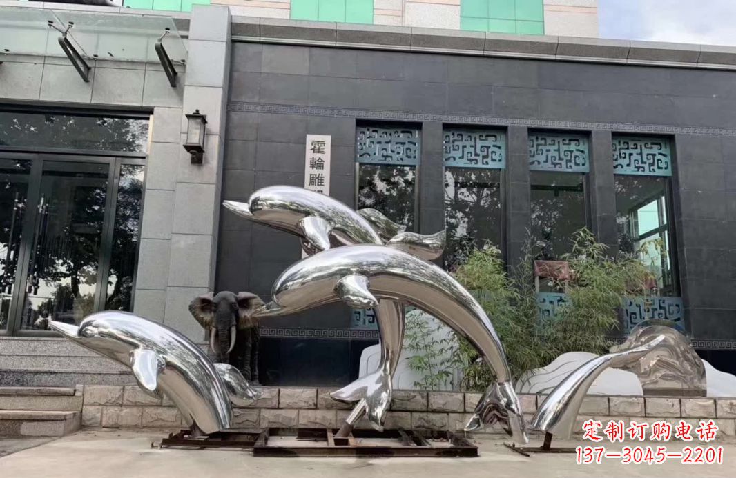 南阳商场门口跳跃海豚不锈钢
